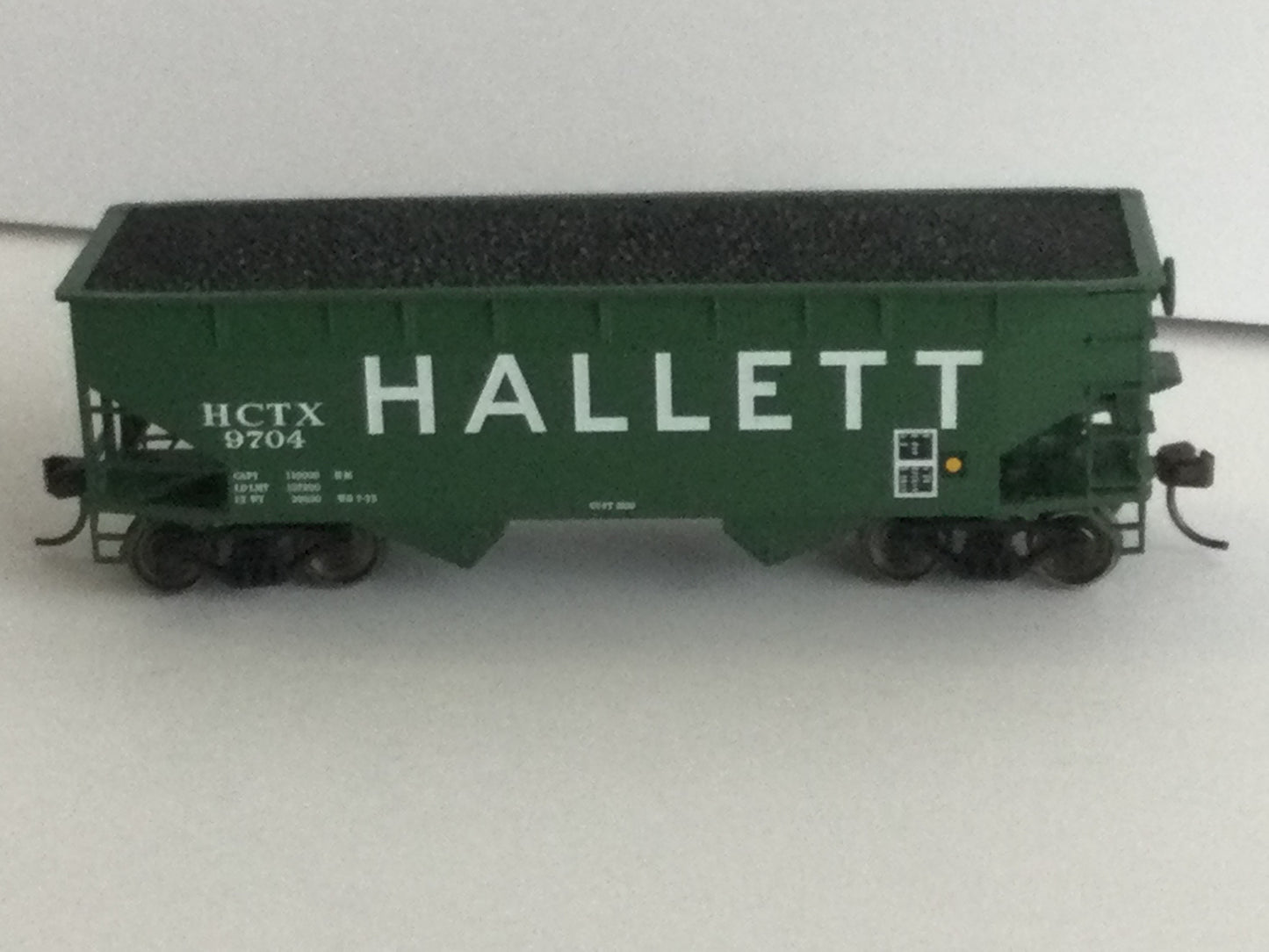 Atlas HO 20007442 - Trainman - 2-Bay Offset Hopper Car "Hallett" #9704
