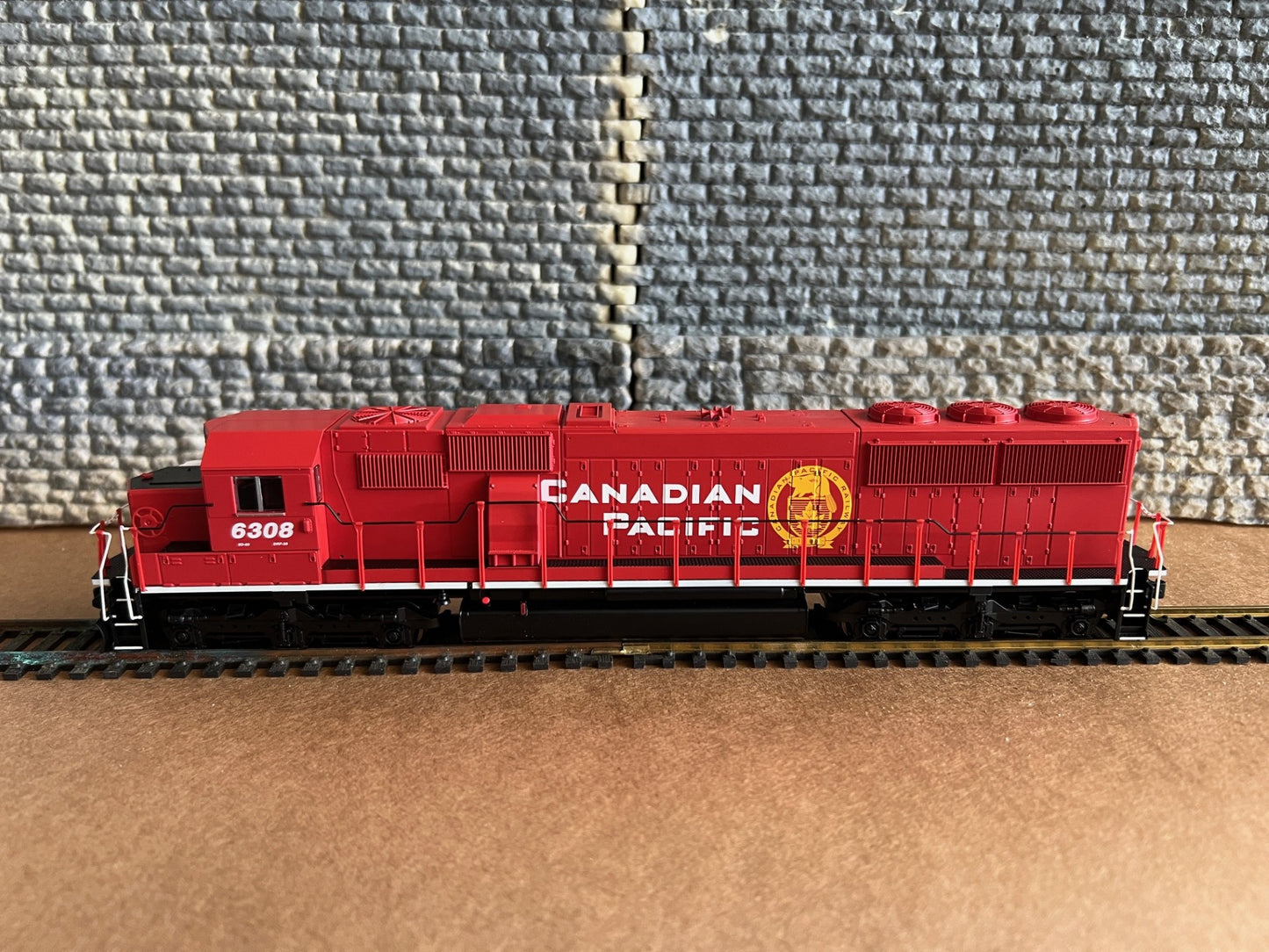 Walthers HO 910-9763 - Mainline - EMD SD60 Spartan Cab Diesel Locomotive "Canadian Pacific" #6306 (Standard DC)
