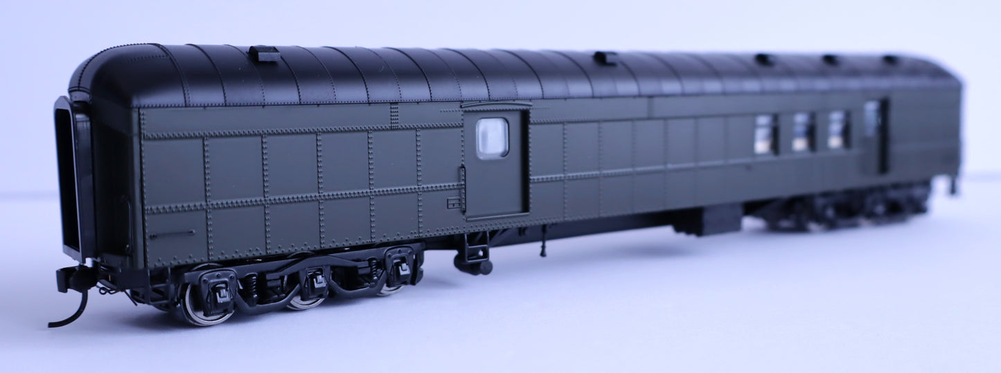Walthers HO 920-17411 - Proto - 70' Heavyweight RPO Baggage Car "Painted, Unlettered" (Arched Roof)