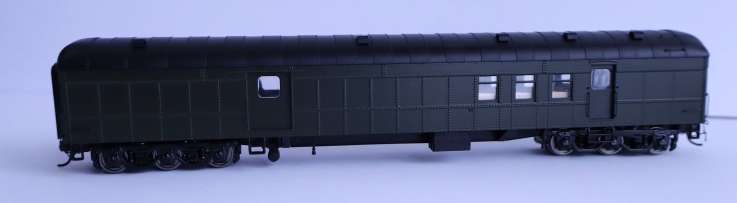 Walthers HO 920-17411 - Proto - 70' Heavyweight RPO Baggage Car "Painted, Unlettered" (Arched Roof)