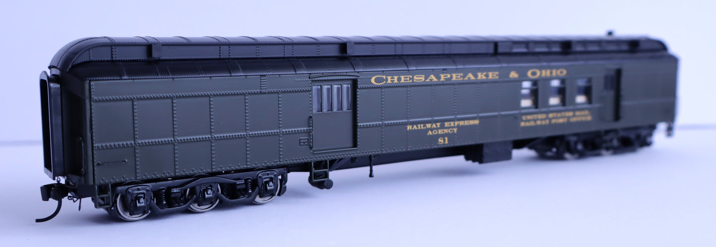 Walthers HO 920-17412 - Proto - 70' Heavyweight RPO Baggage Car "Chesapeake & Ohio" #81 (Green)