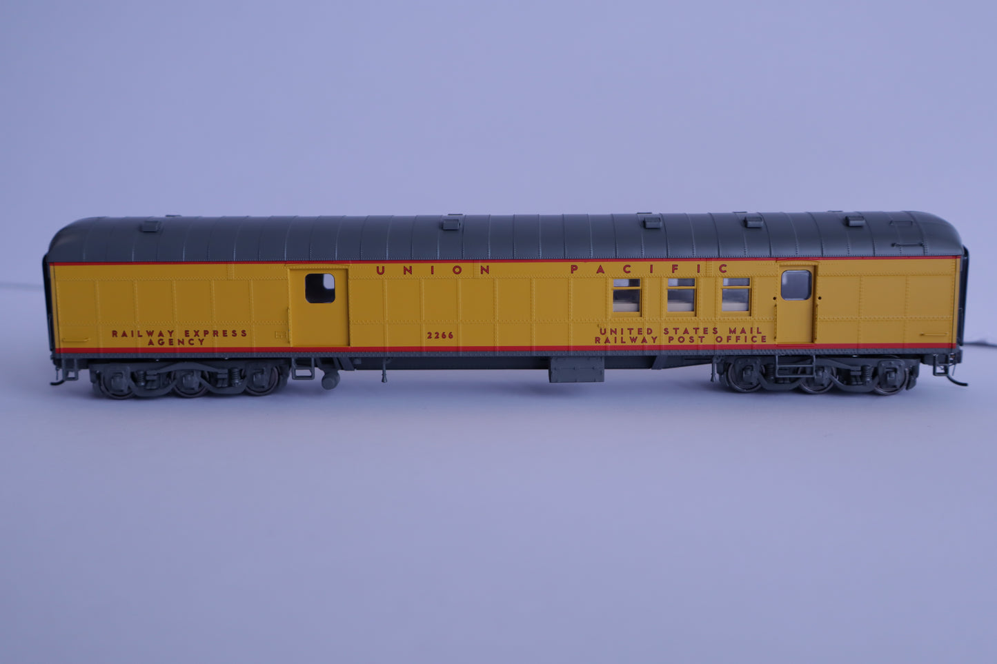 Walthers HO 920-17511 - Proto - 70' Heavyweight Baggage Car "Union Pacific" #3075