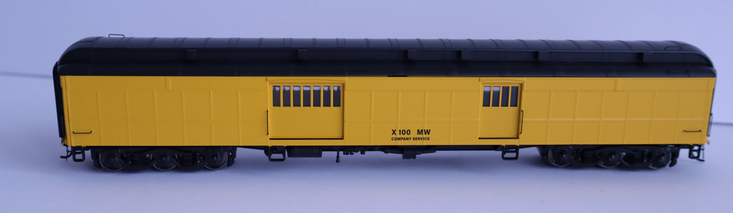Walthers HO 920-17508 - Proto - 70' Heavyweight Baggage Car "MOW" #X100