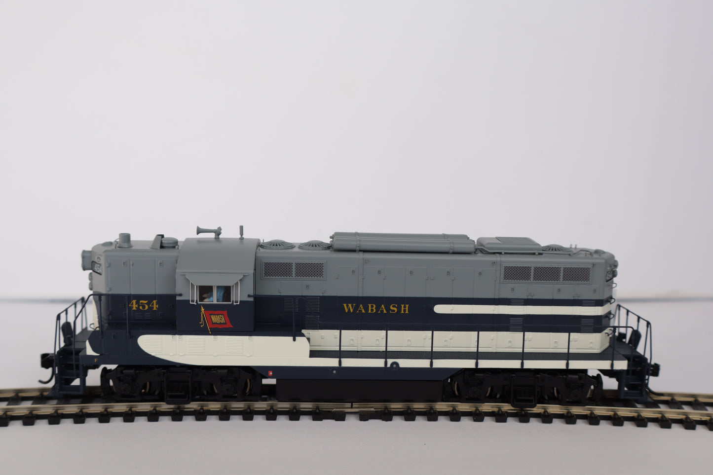 Walthers HO 920-42427 - Proto - EMD GP7 Diesel Locomotive "Wabash" #454 (w/DCC/Sound)