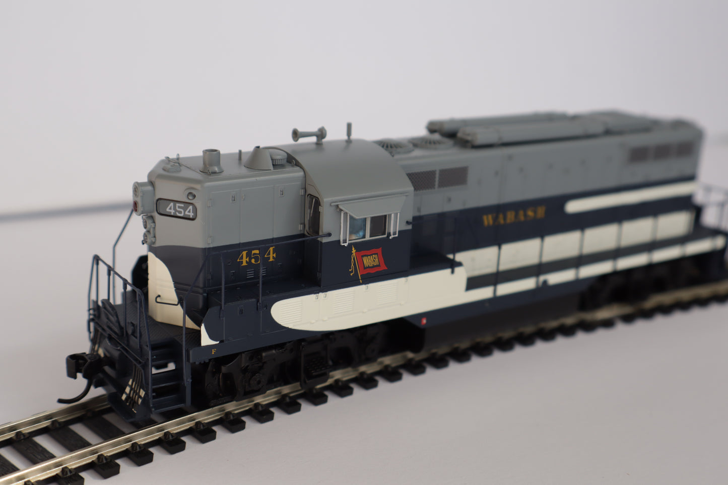 Walthers HO 920-42427 - Proto - EMD GP7 Diesel Locomotive "Wabash" #454 (w/DCC/Sound)