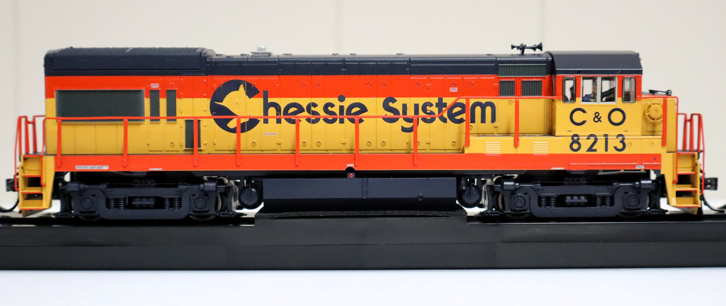 Atlas HO 10004286 - Master - Gold Model - GE U30B "Chessie System" #8216 (Phase 2)