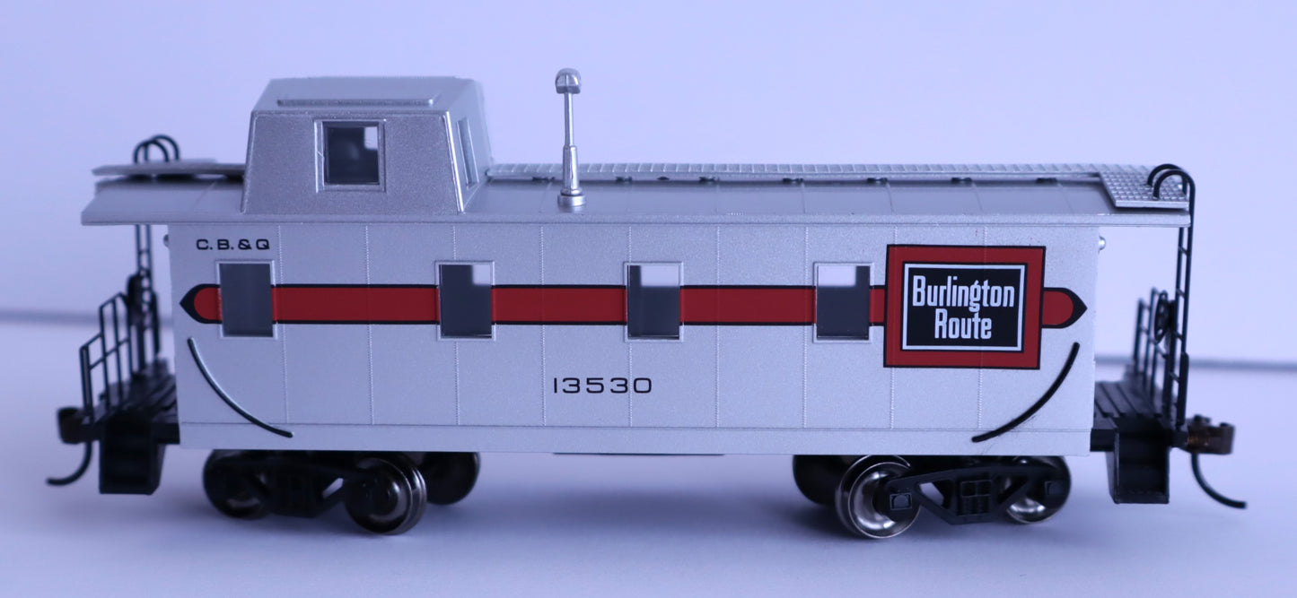 Bachmann HO 14001 - Slanted Offset Cupola Caboose "Chicago, Burilington & Quincy" #13530 (silver, red)
