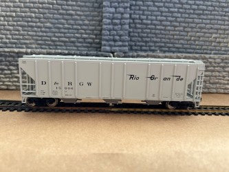 Walthers HO 910-49408 - Mainline - 50' Pullman-Standard PS-2CD 4427 3-Bay Covered Hopper "Denver & Rio Grande Western" #15006