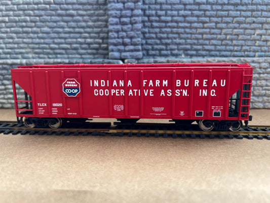 Walthers HO 910-49412 - Mainline - 50' Pullman-Standard PS-2CD 4427 3-Bay Covered Hopper "Indiana Farm Bureau TLCX" #19001