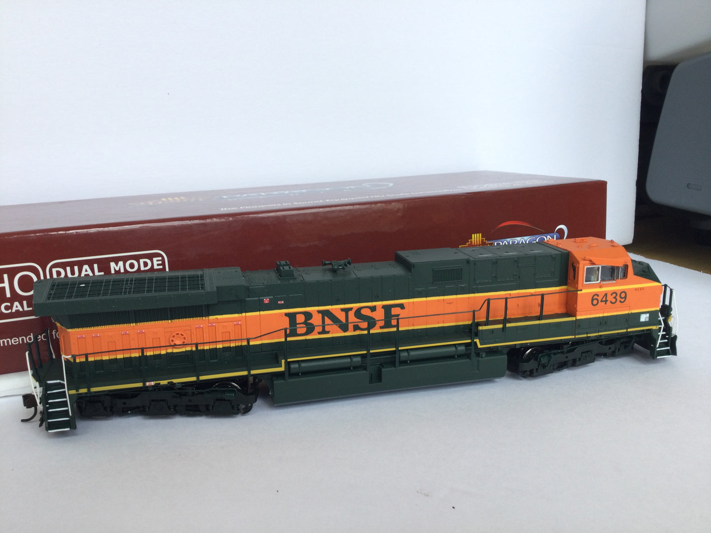 Broadway Limited HO 2290 - GE AC6000 Diesel Locomotive "BNSF" #6439 (Sound/DC/DCC)-Open Box-H1015