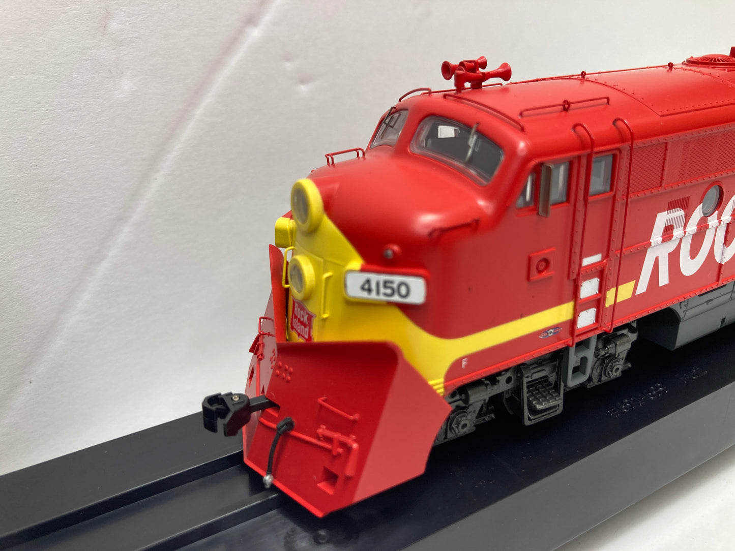 Bowser HO 24601 - Executive - EMD F9AM Diesel Locomotive "Rock Island" #4150 (EX UP) w/DCC/Sound