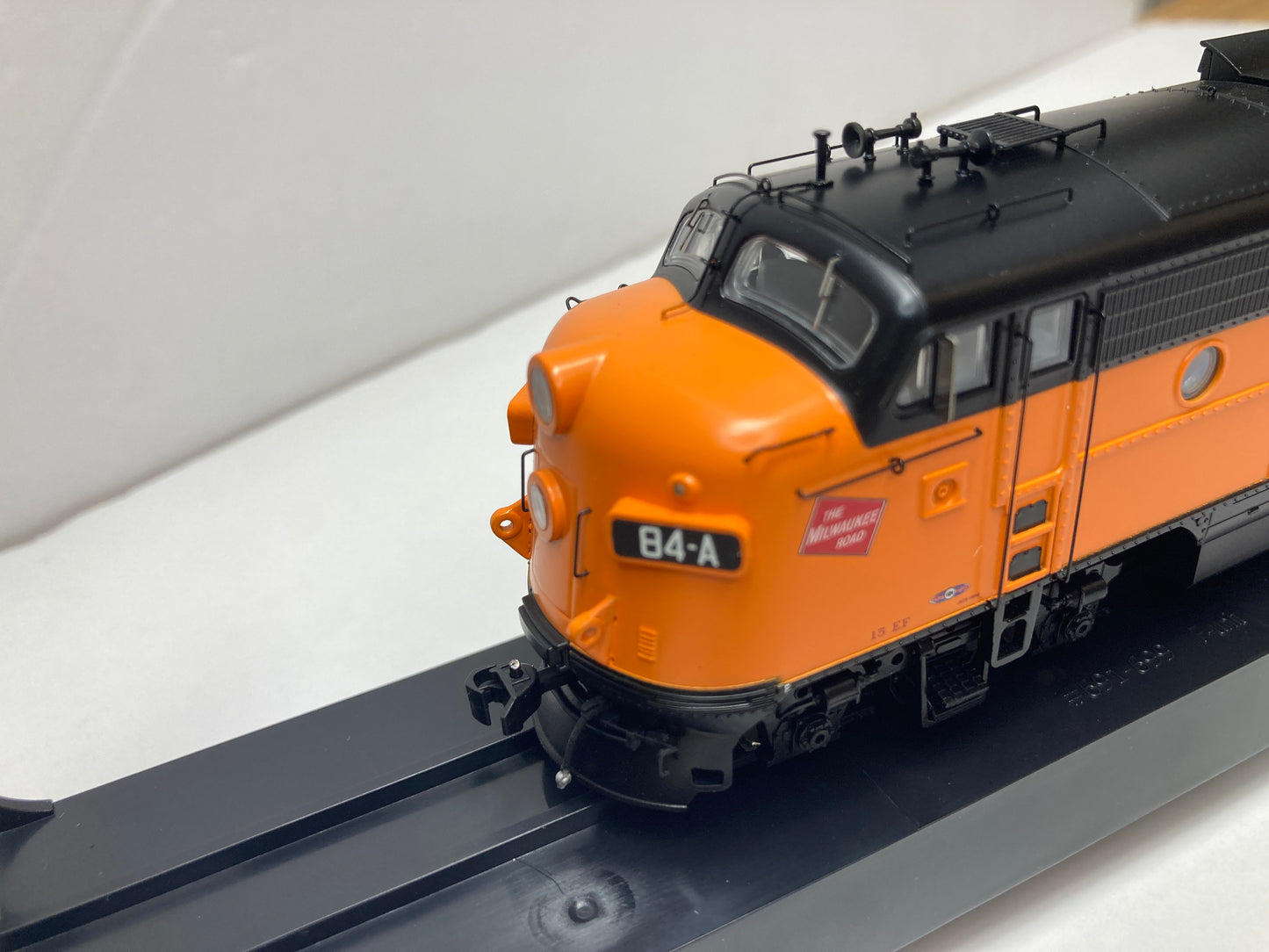 Bowser HO 24607 - Executive - EMD F-9A Diesel Locomotive "Milwuakee Road" #125A (w/DCC/Sound)