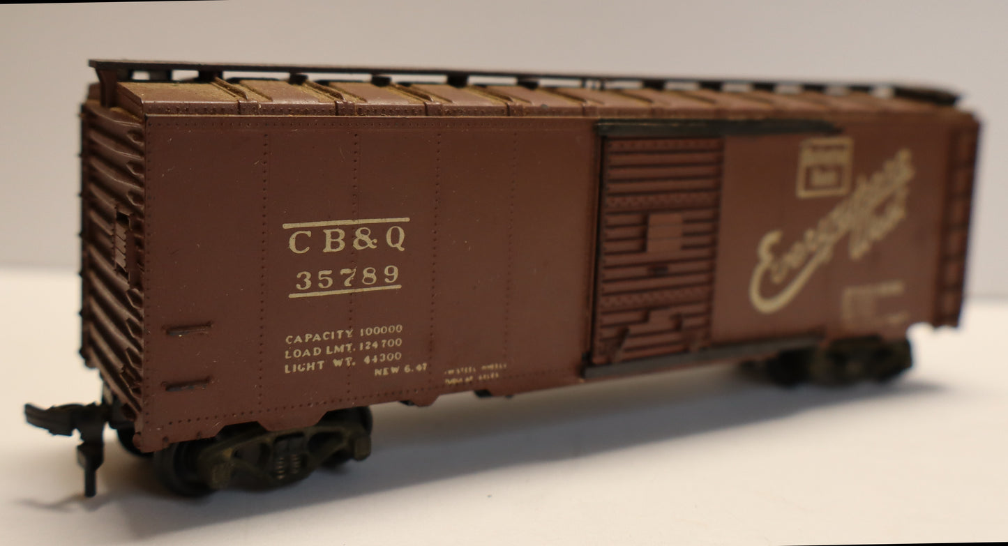 Athearn HO 1201-1 - Box Car Kit "Chicago, Burlington & Quincy" #35789 (Built)-Open Box-H1053