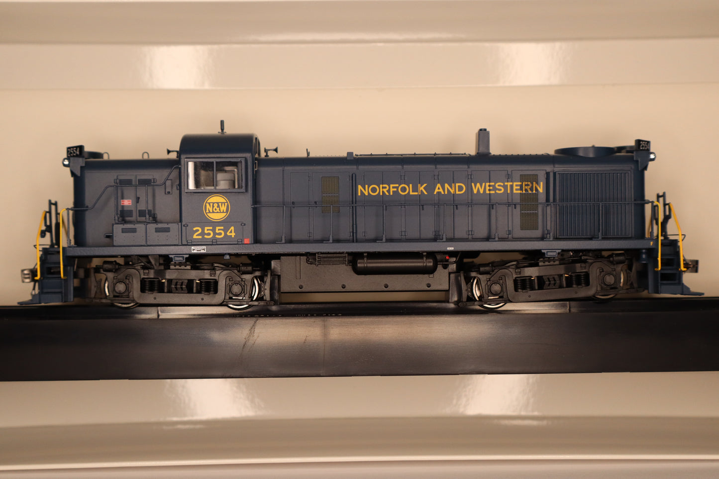 Bowser HO 25223 - Executive - RS-3 Diesel Locomotive "Norfolk & Western" #2551 (Phase III) ex Nickel Plate Road (w/DCC/Sound)