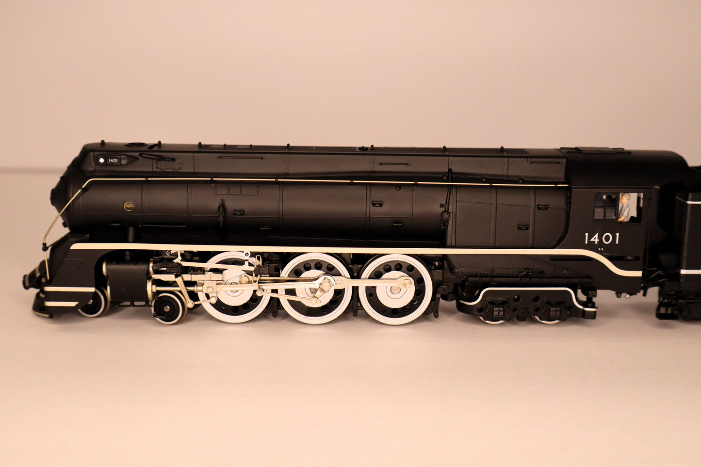 Broadway Limited Imports HO 7870 - Class I-5 - 4-6-4 Brass Hybrid Steam Locomotive "New Haven" #1401 w/DCC&Sound (black, silver, Original Block Lettering)