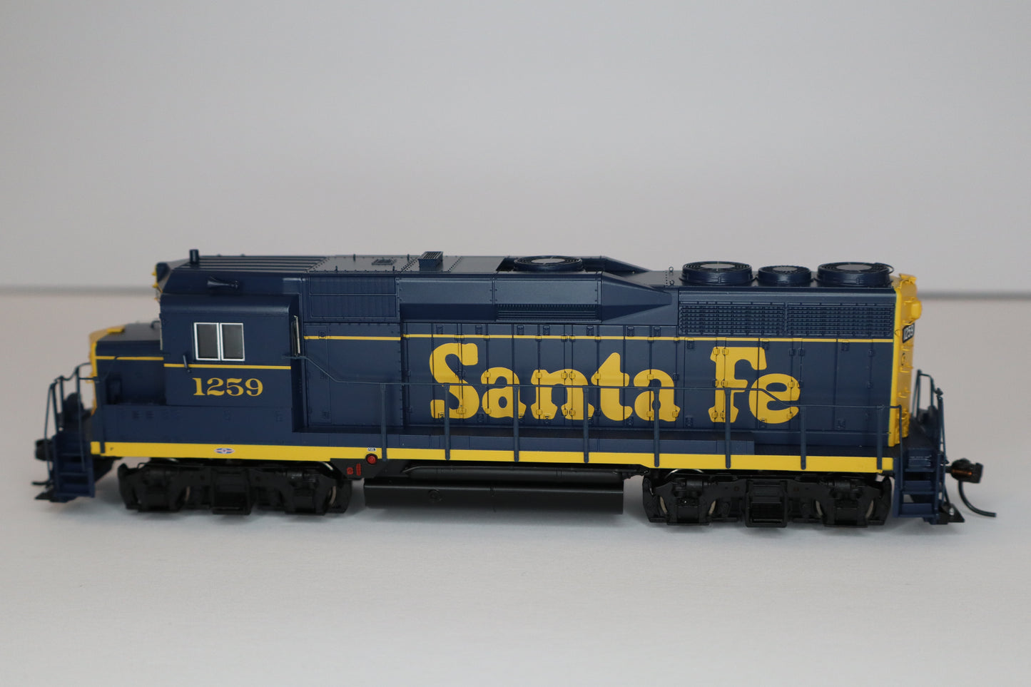 Broadway Limited Imports HO 9131 - EMD GP30 Diesel Locomotive "Atchison, Topeka & Santa Fe" #1263 (Bookend Scheme) w/DCC/Sound