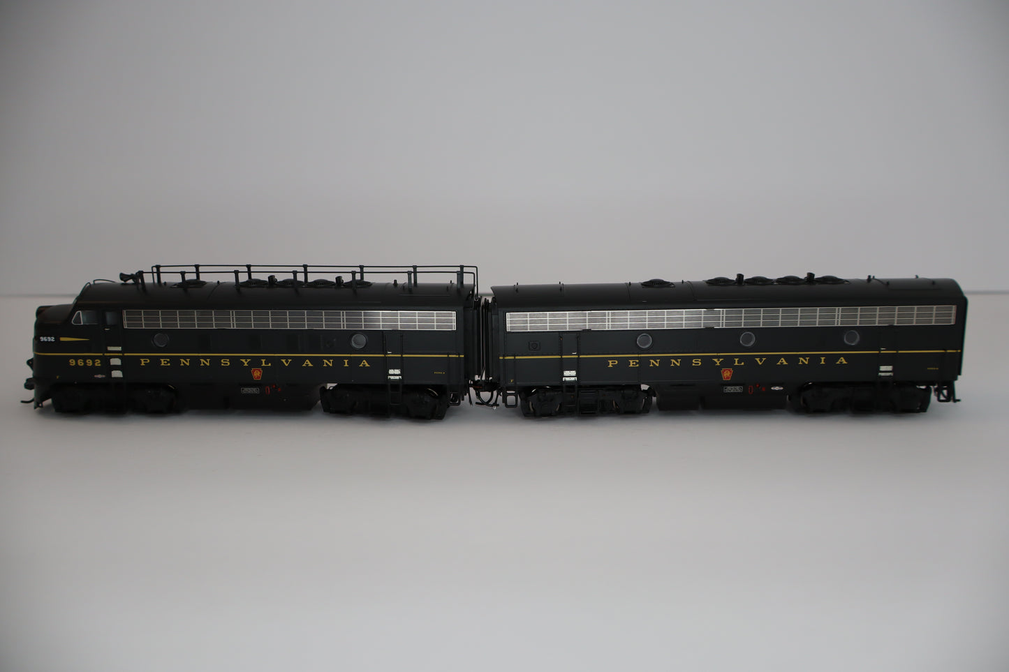 Broadway Limited Imports HO 8195 - EMD F7A/B Diesel Locomotive Set "Pennsylvania" #9692A/9555B (A/B Set)