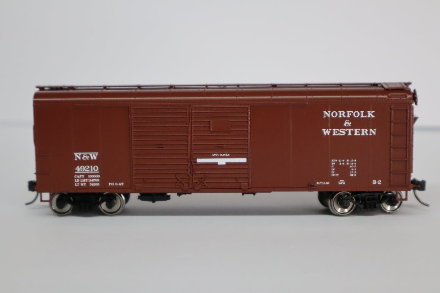 Bowser HO 43310 - X31 B2 Round Roof Box Car "Norfolk & Western" #49210 (4-Dr, Flush Roof)