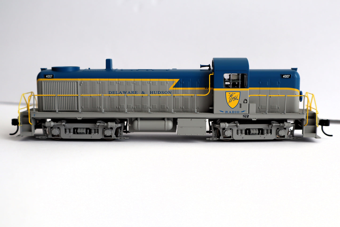 Walthers HO 910-20705 - Mainline - Alco RS2 Diesel Locomotive "Delaware & Hudson" #4007 (w/DCC/Sound)