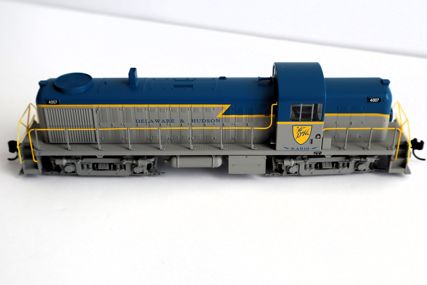 Walthers HO 910-20705 - Mainline - Alco RS2 Diesel Locomotive "Delaware & Hudson" #4007 (w/DCC/Sound)
