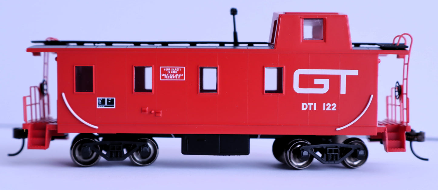 Bachmann HO 14004 - Slanted Offset Cupola Caboose "Grand Trunk & Western" #122 (red, black; Noodle GT Logo)