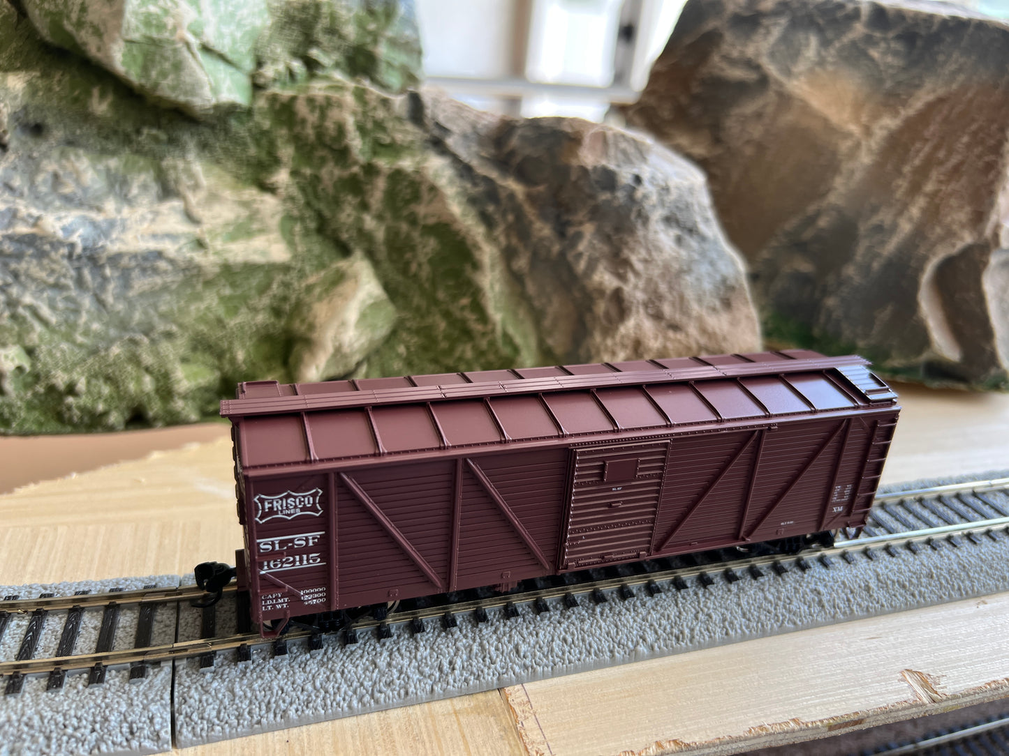 Walthers HO 910-40359 - Mainline - 40' ARA Single Sheathed Boxcar w/Dreadnaught Ends "St. Louis-San Francisco" #162115
