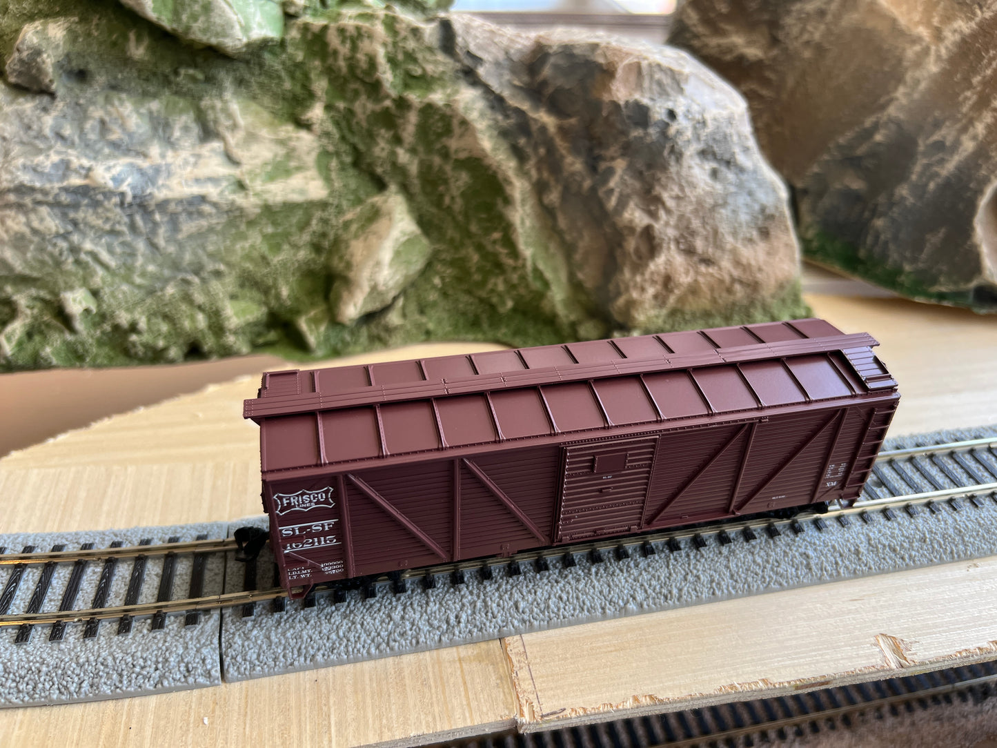 Walthers HO 910-40359 - Mainline - 40' ARA Single Sheathed Boxcar w/Dreadnaught Ends "St. Louis-San Francisco" #162115