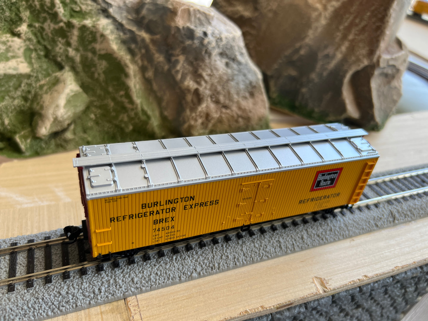Walthers HO 910-41307 - Mainline - 40' Wood Reefer w/ Steel Ends "Chicago Burlington & Quincy" #74620