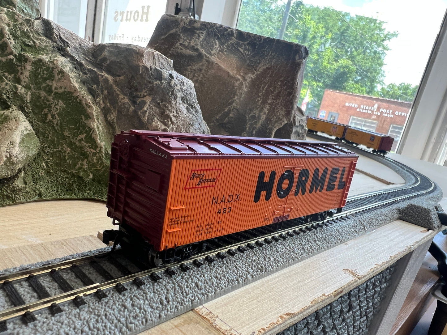 Walthers HO 910-41311 - Mainline - 40' Wood Reefer w/ Steel Ends "NADX" #452 (Hormel)