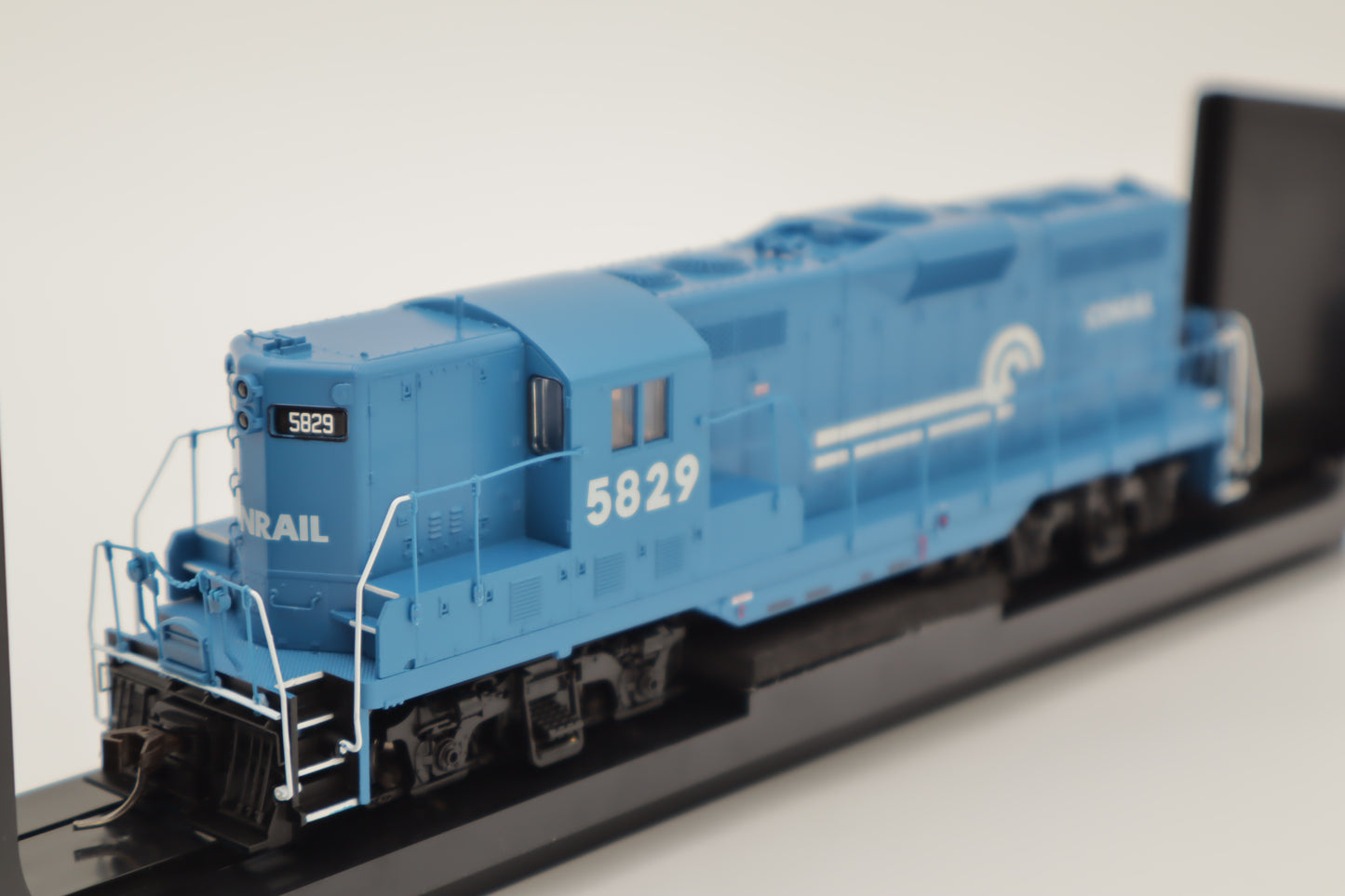 Atlas HO 10003968 - Classic - Gold - GP7 Diesel Locomotive "Conrail" #5833 (w/DCC/ESU Sound) blue/white