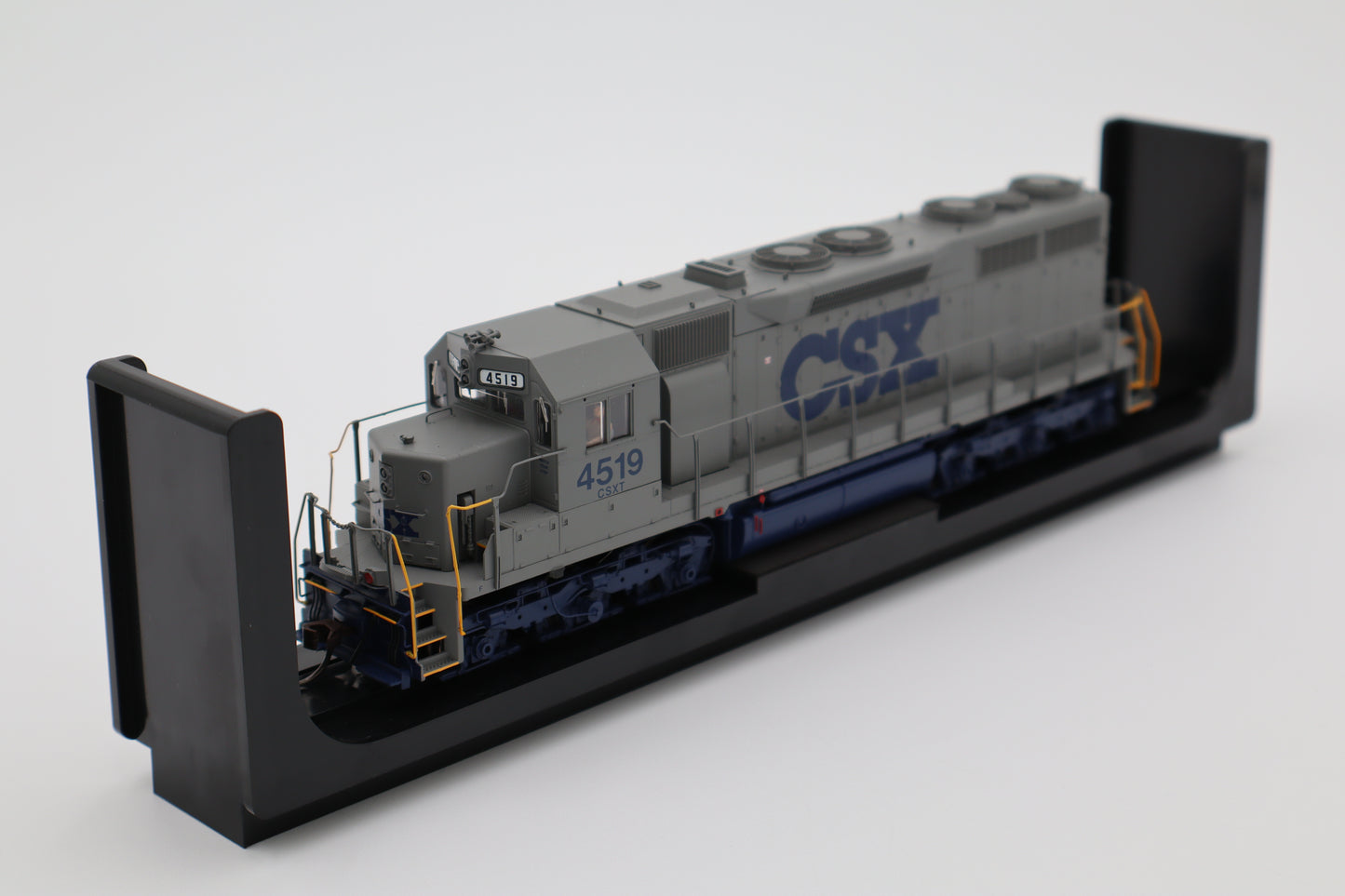 Atlas HO 10004468 - Master - Gold Model - SD35 Low Nose Diesel Locomotive "CSX" #4519