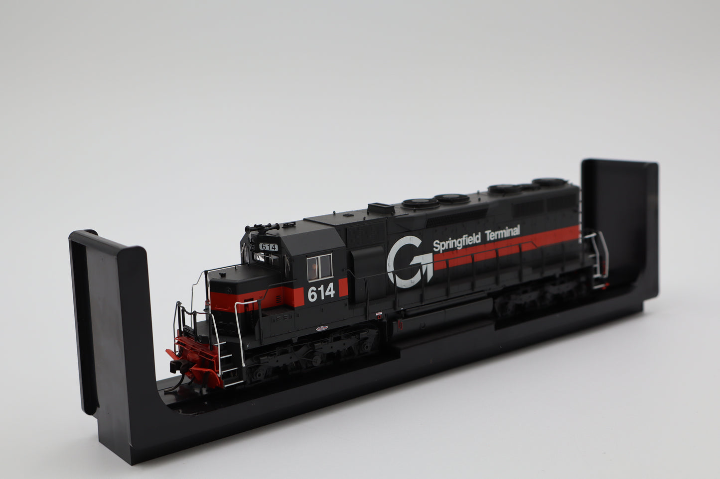 Atlas HO 10004470 - Master - Gold Model - SD35 Low Nose Diesel Locomotive "Guilford" #614