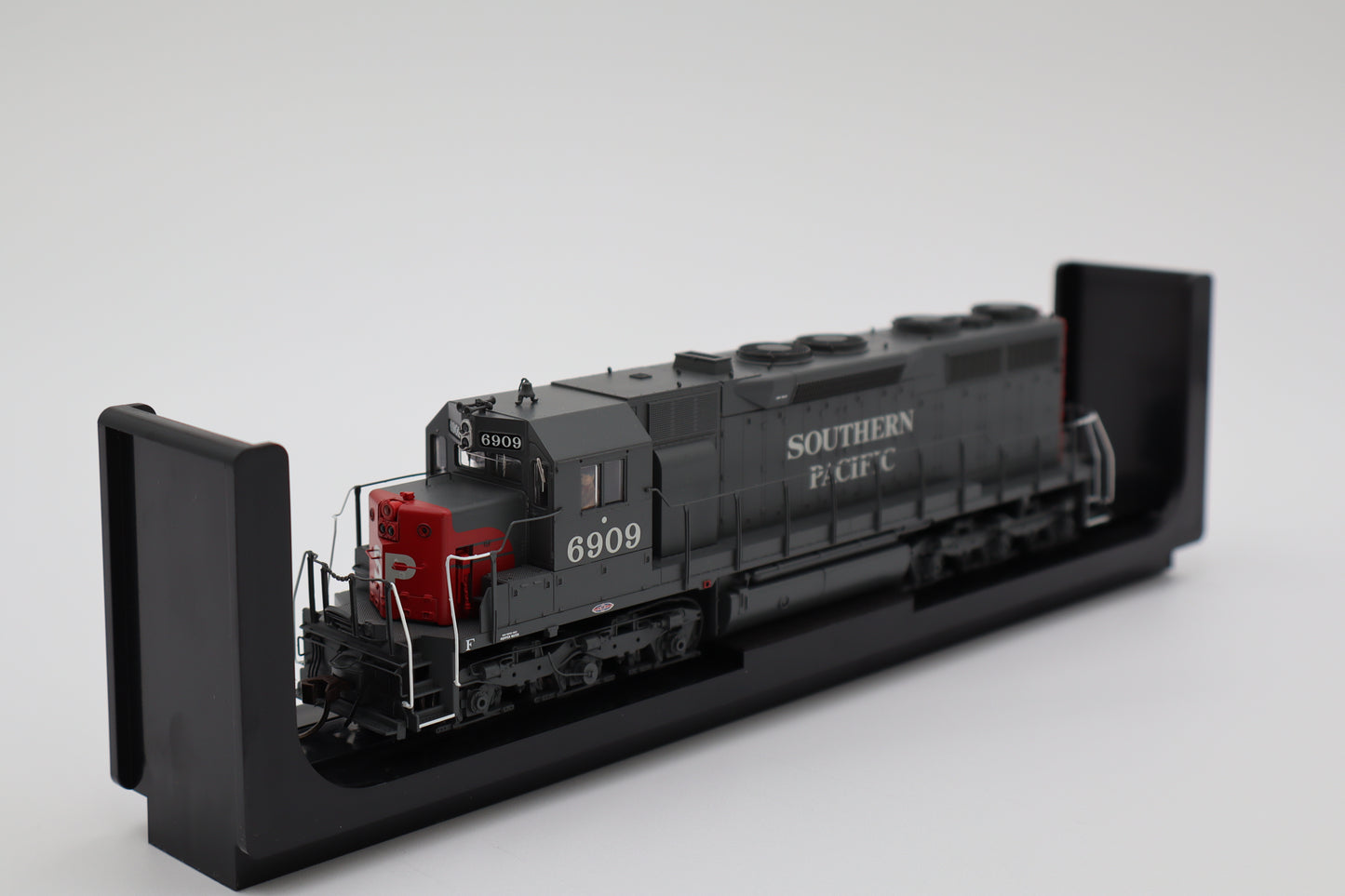 Atlas HO 10004475 - Master - Gold Model - SD35 Low Nose Diesel Locomotive "Southern Pacific" #6909