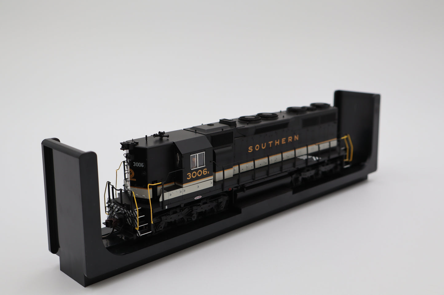 Atlas HO 10004478 - Master - Gold Model - SD35 High Nose Diesel Locomotive "Southern" #3030