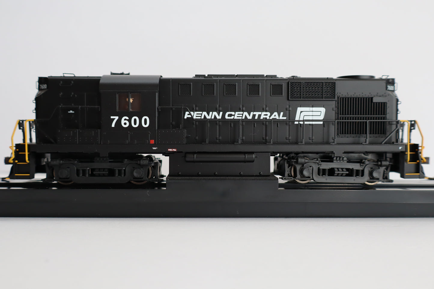 Atlas HO 10 004 550 -  Classic - Gold Model - ALCo RS-11 Diesel Locomotive "Penn Central" #7604