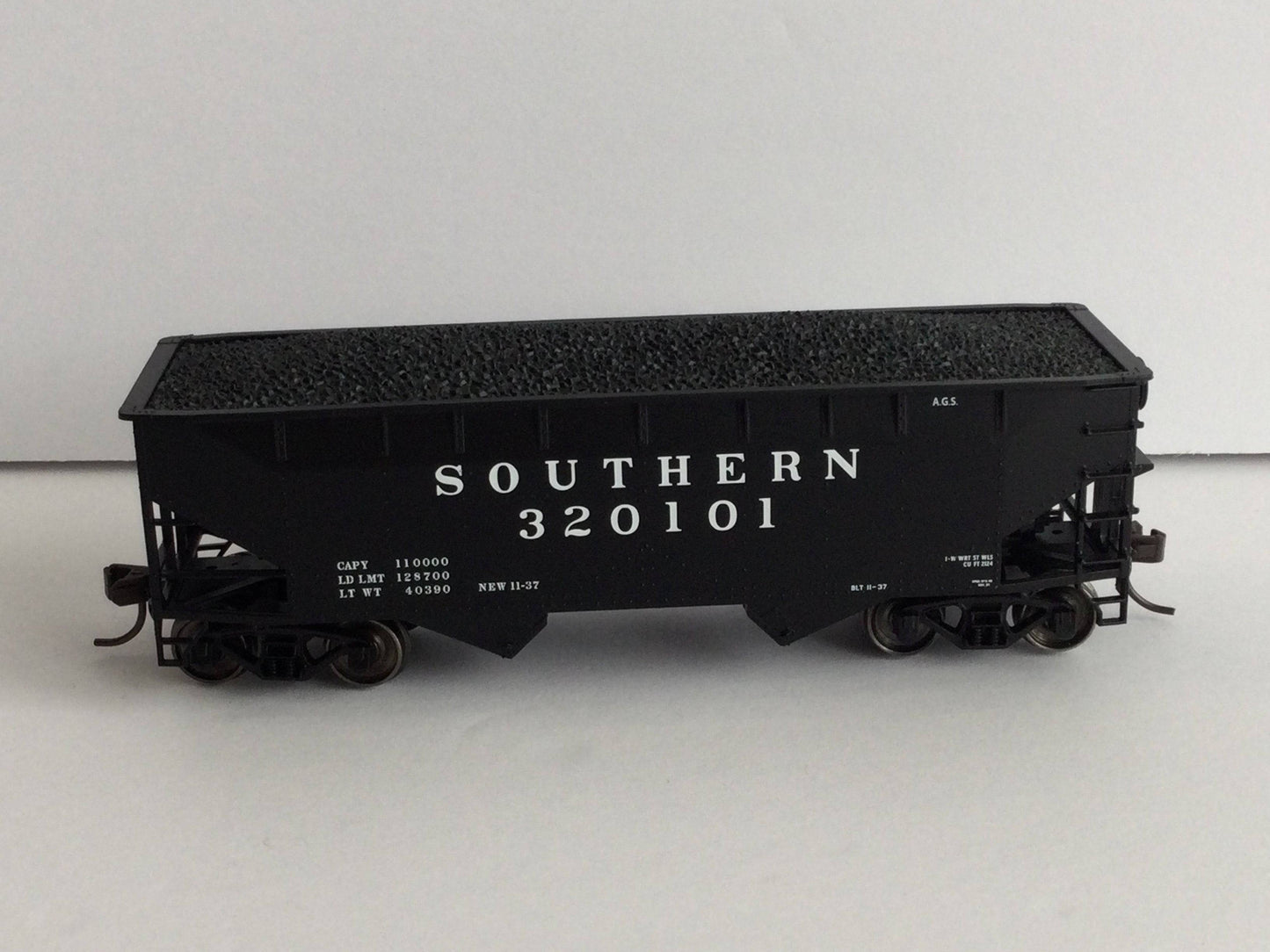 Model train car with 'Southern' branding on a white background