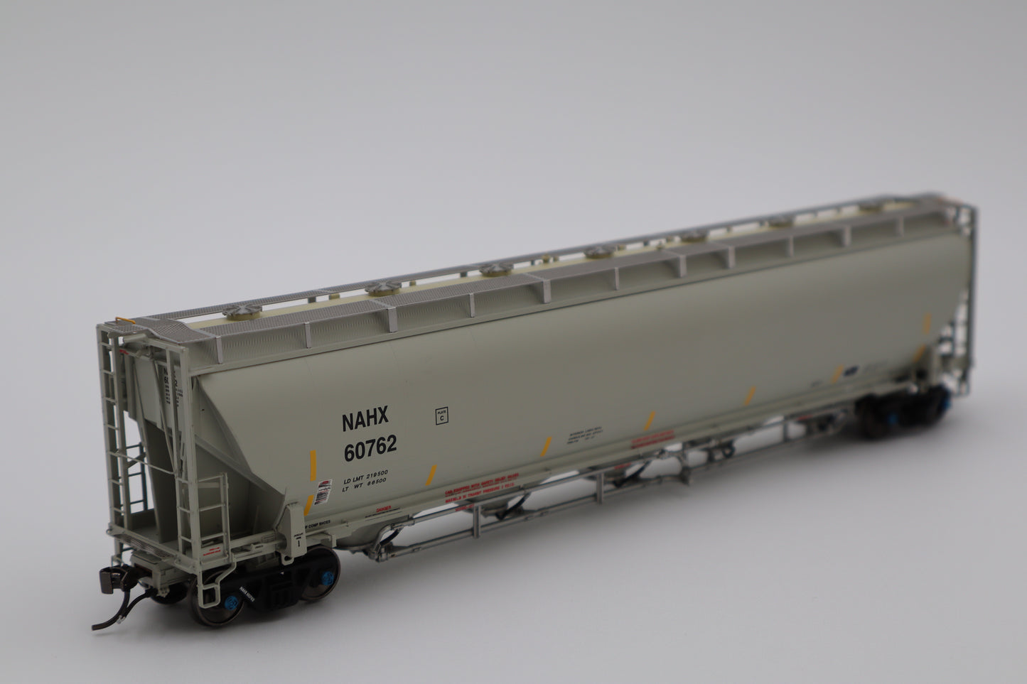 Atlas HO 20007499 - Master Trinity 5660 PD Covered Hopper - 'GE Rail Services (NAHX)' - #60886