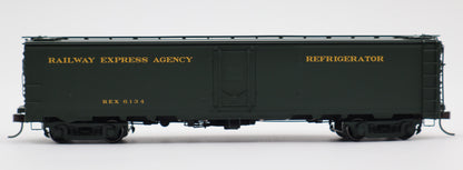 Atlas HO 20007644 - Master - REA Steel Express Reefer Car "REA" #6383 (Early 1950s Scheme)