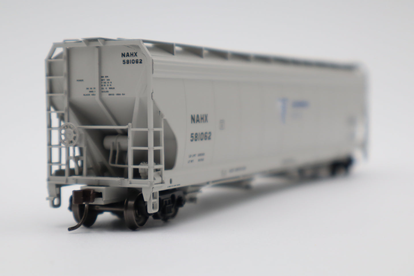 Atlas HO 20007676 - Master - 5800 Centerflow Covered Hopper Car "Condea Vista Plastics" #581062