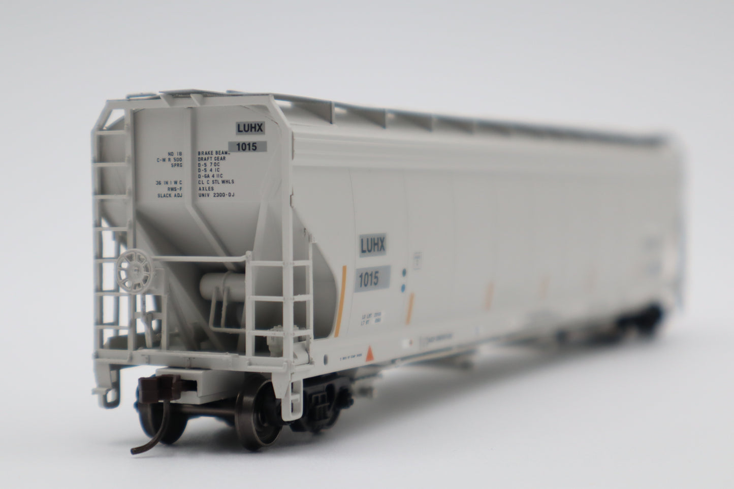 Atlas HO 20007678 - Master - 5800 Centerflow Covered Hopper Car "Luhu Logistics" #1015