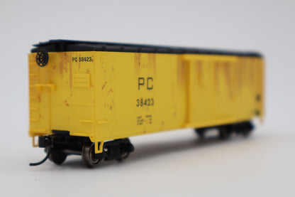 Lionel HO 2454700 - Boxcar "Penn Central" #38423 (Graffiti)