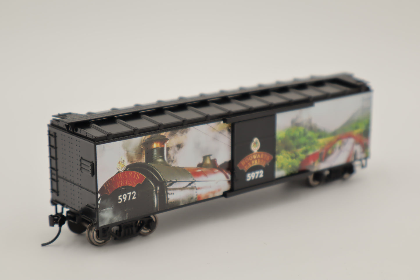 Lionel HO 2554070 - Harry Potter Boxcar "Hogwarts Express" #5972