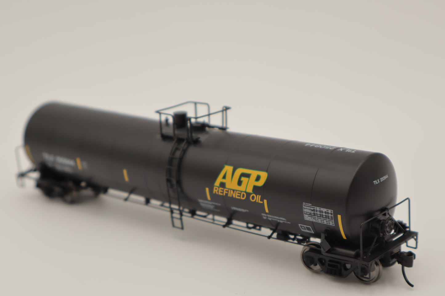 Walthers HO 910-48229 - Mainline - Trinity 25,000-Gallon Tank Car "TILX" #250932 (AGP)