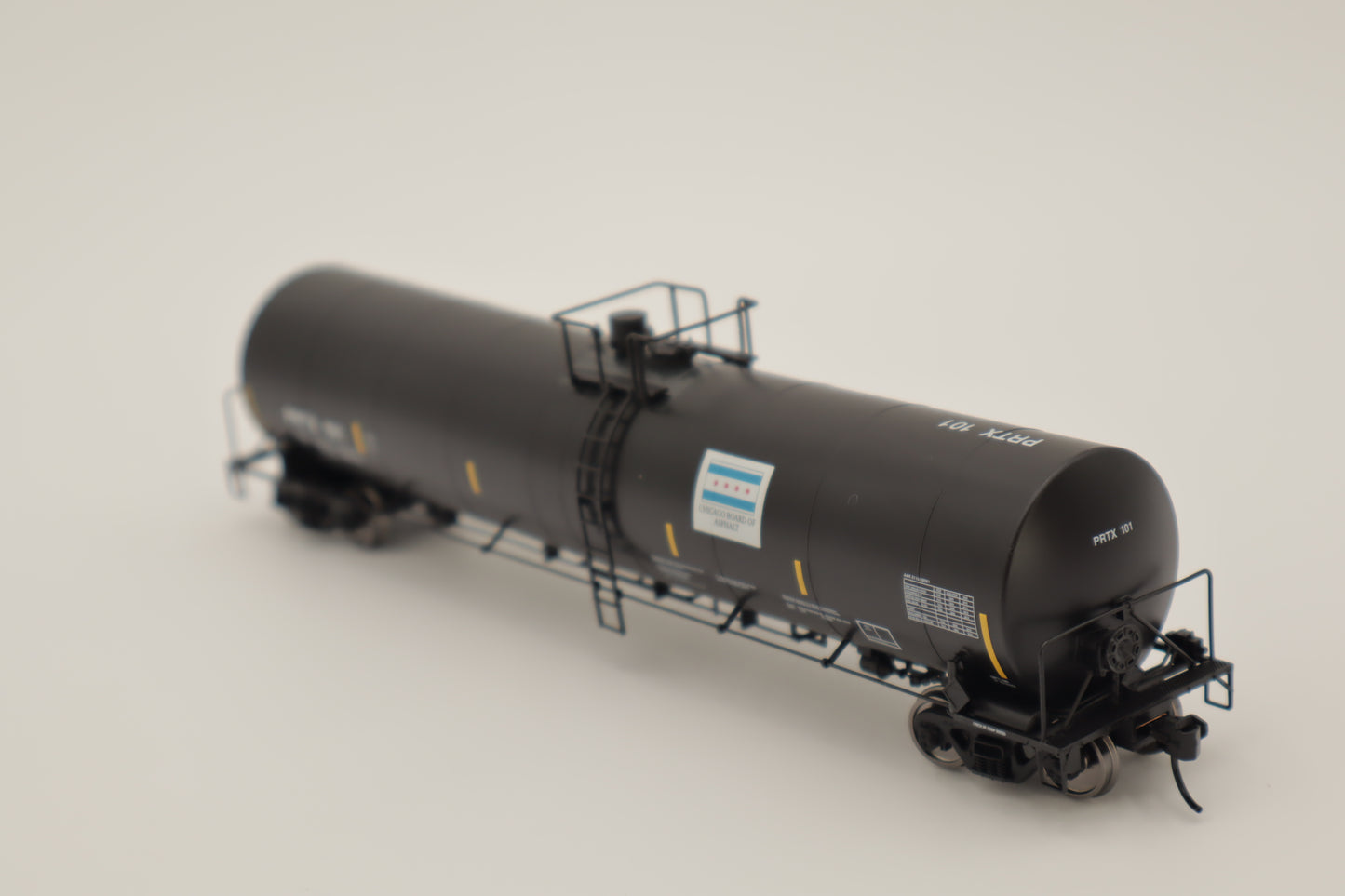 Walthers HO 910-48235 - Mainline - Trinity 25,000-Gallon Tank Car "PRTX" #106 (Chicago Ashphalt)