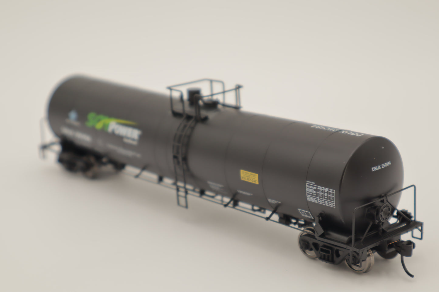 Walthers HO 910-48238 - Mainline - Trinity 25,000-Gallon Tank Car "DBUX" #250184 (Soy Power)