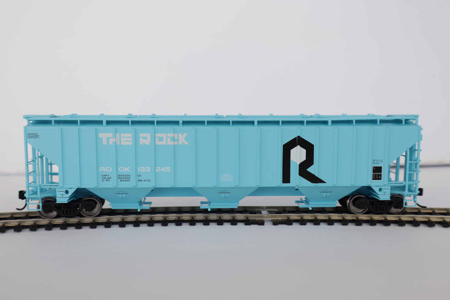Walthers HO 910-49065 - Mainline - 57' Trinity 4750 3-Bay Covered Hopper "Rock Island" #133254