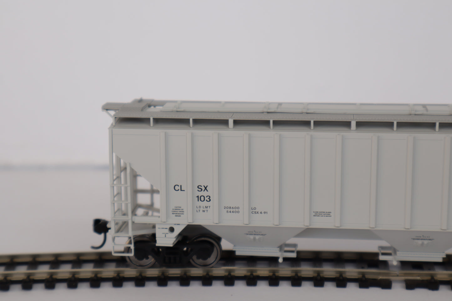 Walthers HO 910-49070 - Mainline - 57' Trinity 4750 3-Bay Covered Hopper "Cargill" #112 (Salt Division)