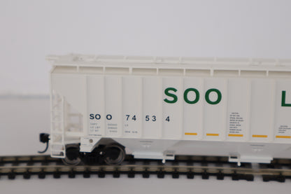 Walthers HO 910-49075 - Mainline - 57' Trinity 4750 3-Bay Covered Hopper "SOO" #74591