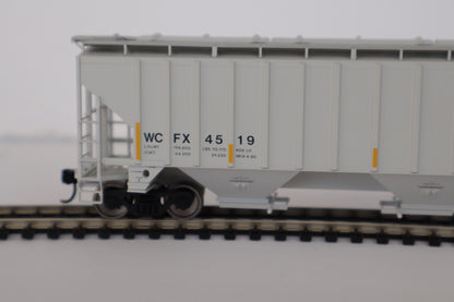 Walthers HO 910-49077 - Mainline - 57' Trinity 4750 3-Bay Covered Hopper "G. E." #4519 (WCFX)