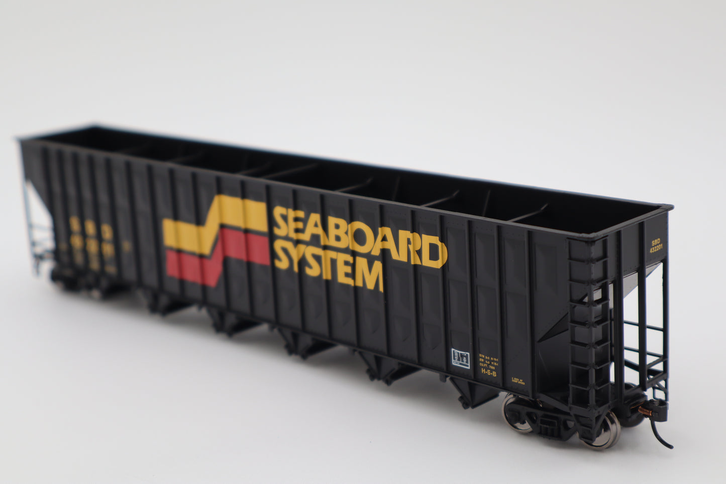 Walthers HO 910-56362 - Mainline - 73' Greenville 7,000 Cubic Foot Wood Chip Hopper "Seaboard System" #432201